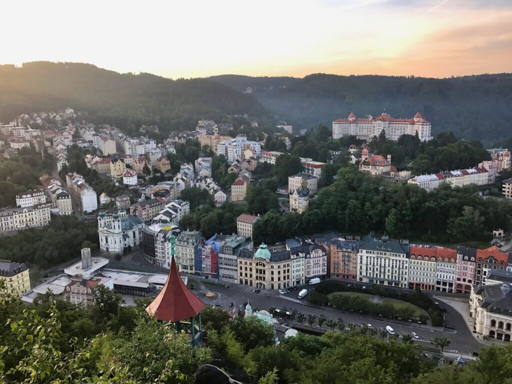Rozhlédněte se po okolí Karlových Varů z výšky