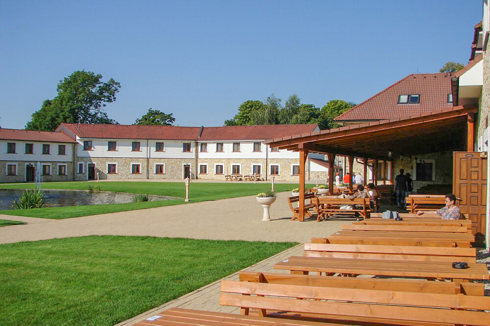 Hotel Lions Nesuchyně