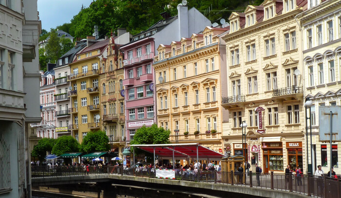 Karlovy Vary: Je libo film nebo minerální pramen?