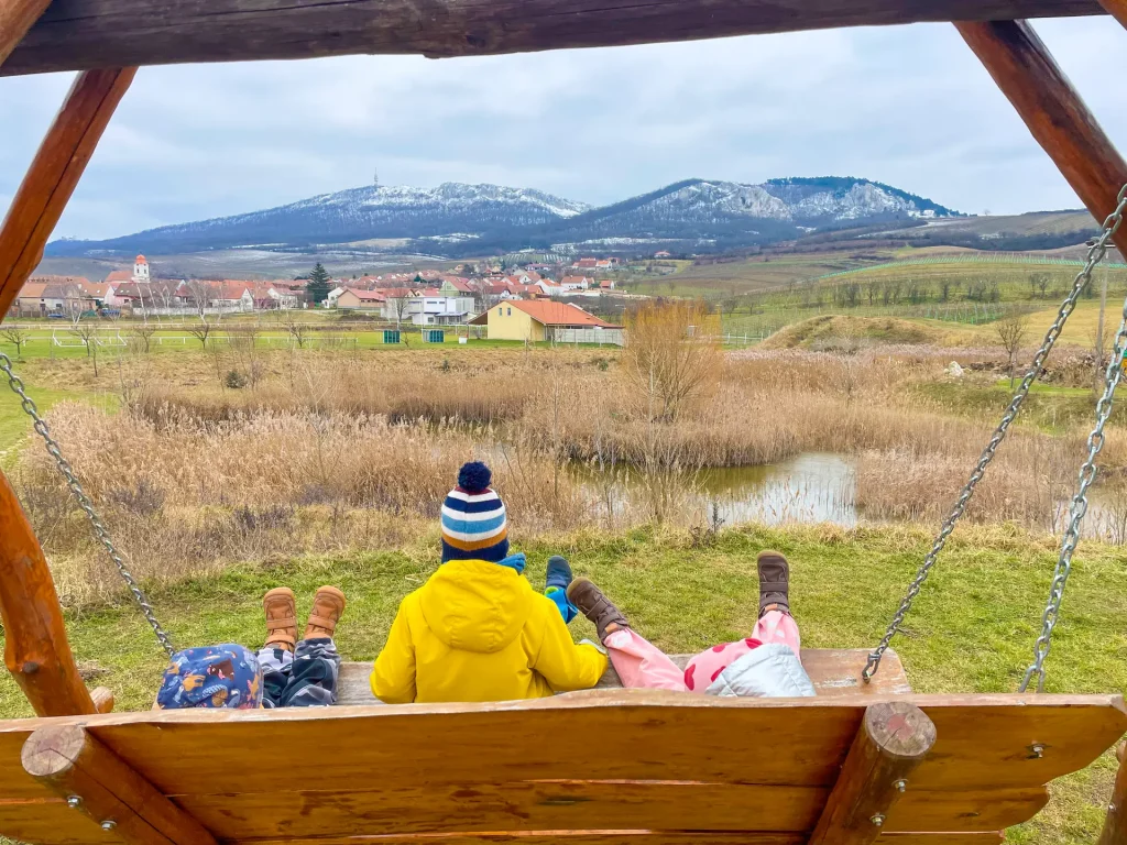 Amenity Guesthouse Horní Věstonice – Garden swing with a view of the Pálava hills