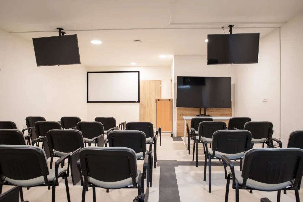 Amenity Penzion Horní Věstonice – Konferenční salónek s obrazovkami