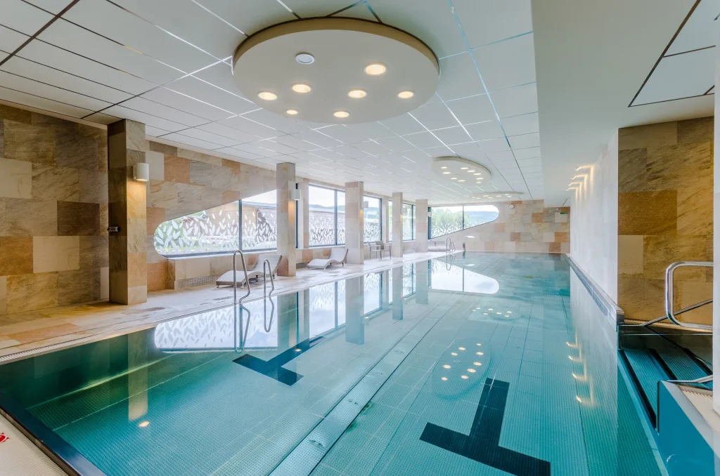 Amenity Hotel & Resort Lipno – Vnitřní bazén se slanou vodou