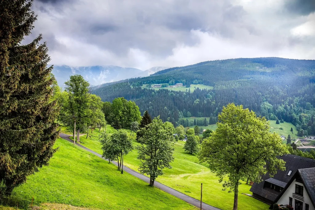 Amenity Hotel & Resort Špindlerův Mlýn – Meadows and mountain slopes around the hotel