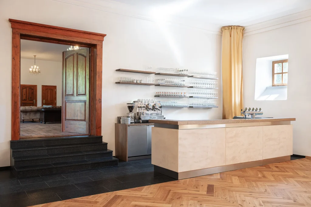 Dvůr Pecínov – Conference hall foyer with a bar for coffee breaks