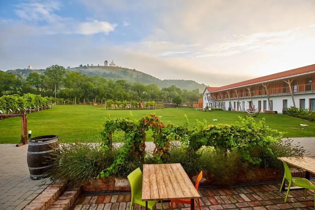 Hotel Ryzlink in Mikulov – Garden with a vineyard