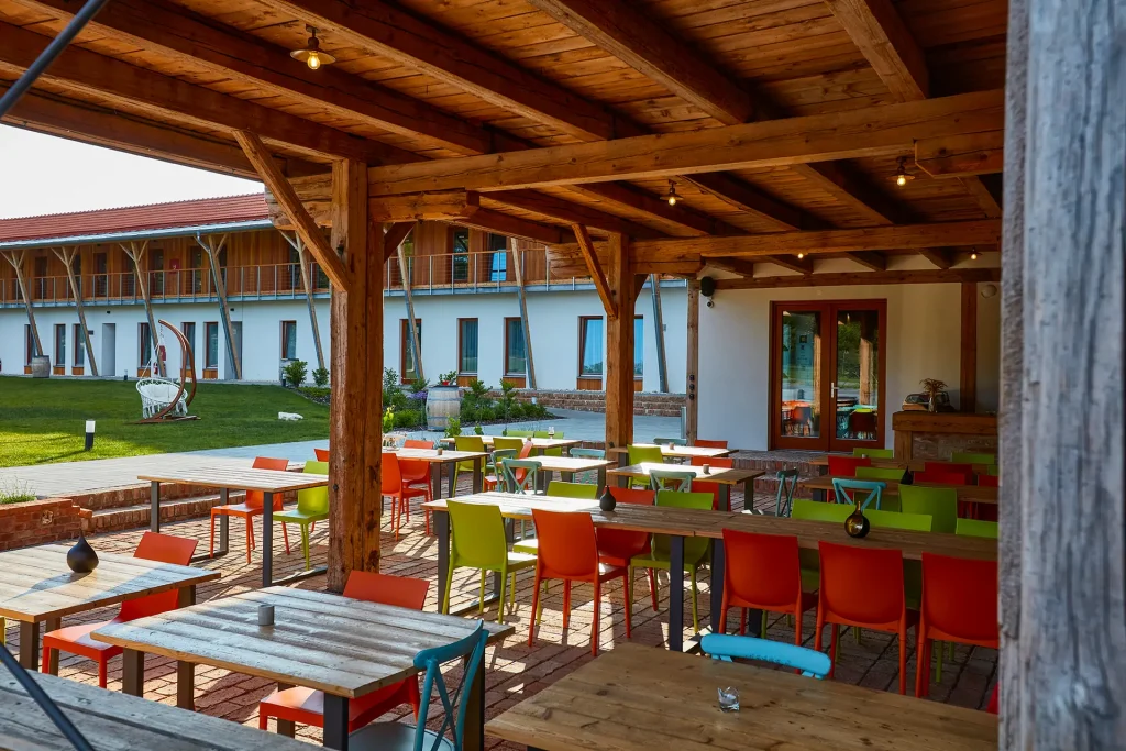 Hotel Ryzlink Mikulov – Krytá terasa s výhledem do zahrady