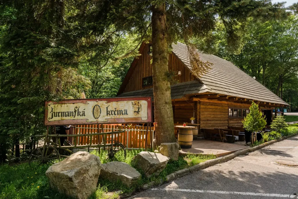 Hotel Zochova chata Modra – Furmanská krčma, dřevěná krčma pro firemní akce