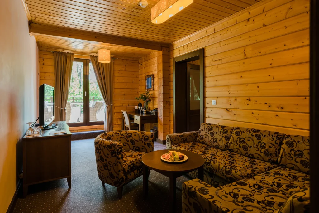 Hotel Zochova chata Modra – Apartmán v roubené části hotelu