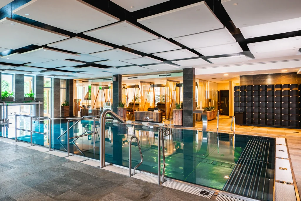 Maximus Resort Brno – Indoor pool at the Infinit Maximus wellness center