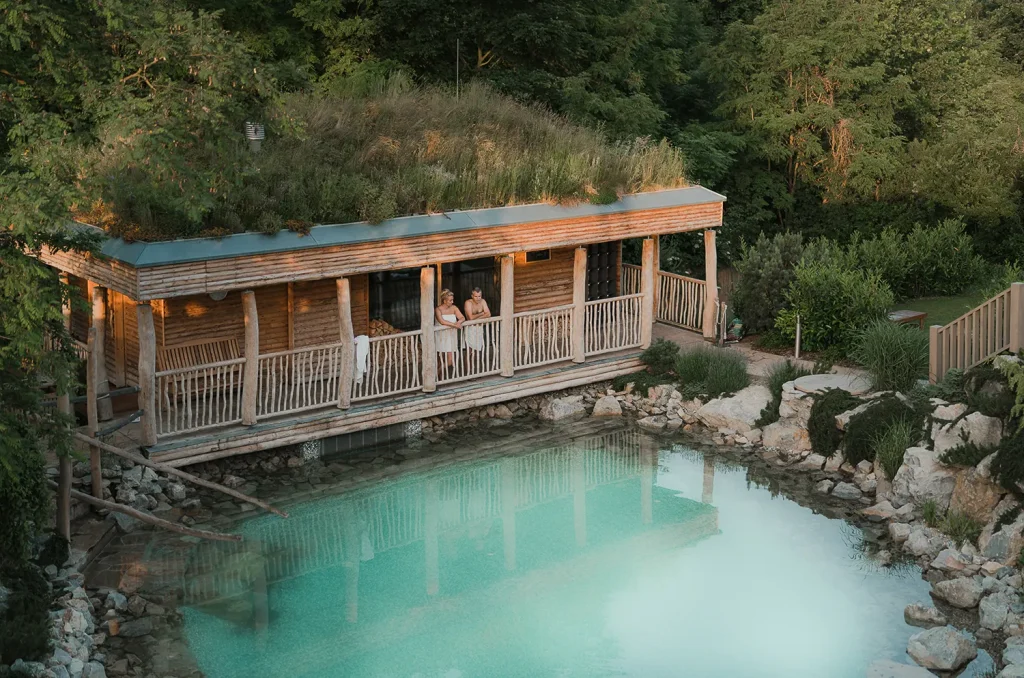 Maximus Resort Brno – Outdoor sauna with a pond at the Infinit Maximus wellness center